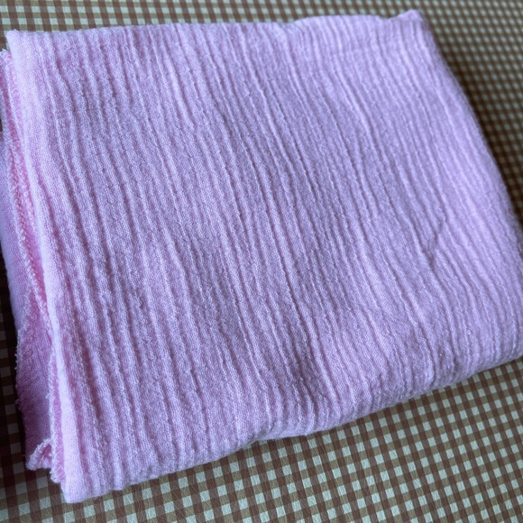 Set of 4 lightweight 100% cotton baby blankets. - Picture 4 of 16